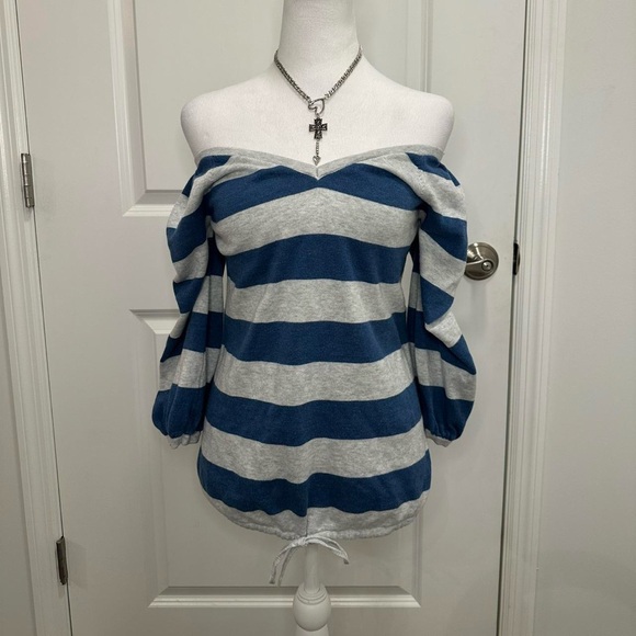 American Rag Blue & Gray V-Neck Top ‎♡₊˚ 🦢・₊✧ - Picture 1 of 5